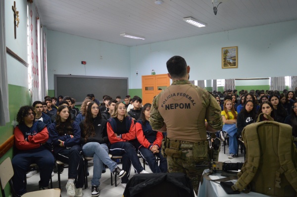 Ensino M�dio- Palestra sobre o tema 'Escolhas' com agentes da Pol�cia Federal - S�o Jos� Rede Passionista de Educa��o