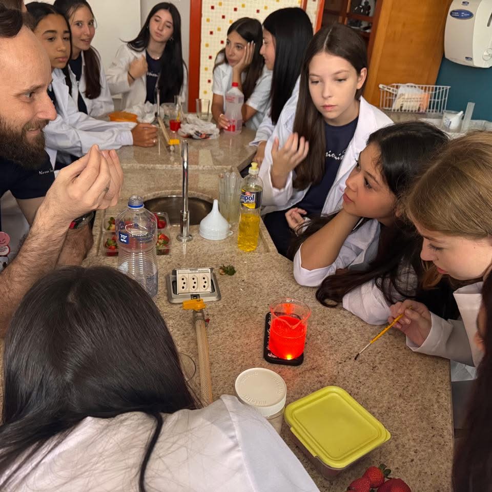 Atividade de Extrao de DNA! - Nossa Senhora Menina Rede Passionista de Educao