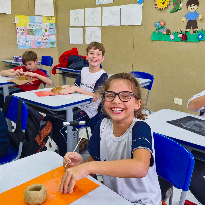 Esculturas de Argila  - Nossa Senhora Menina Rede Passionista de Educao