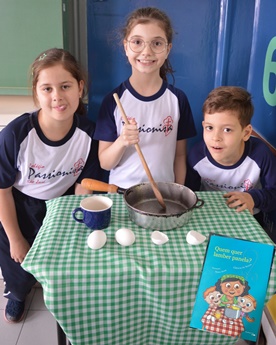 3º Ano A e B - Releitura do Livro: Quer quer lamber a panela - São José Rede Passionista de Educação 3º Ano A e B - Releitura do Livro: Quer quer lamber a panela - São José Rede Passionista de Educação