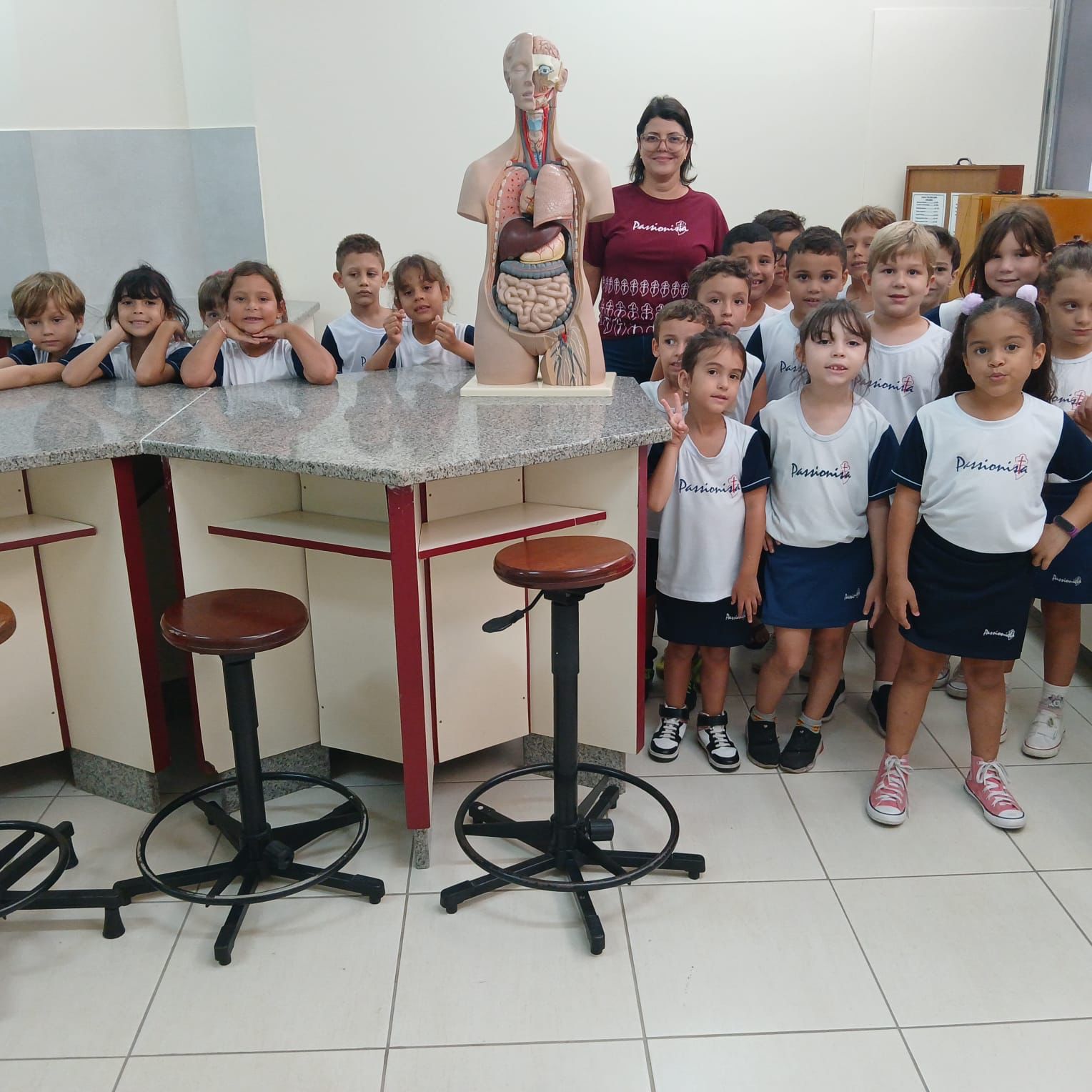 O Corpo Humano é uma Máquina Perfeita - 1º A - João XXIII Rede Passionista de Educação O Corpo Humano é uma Máquina Perfeita - 1º A - João XXIII Rede Passionista de Educação