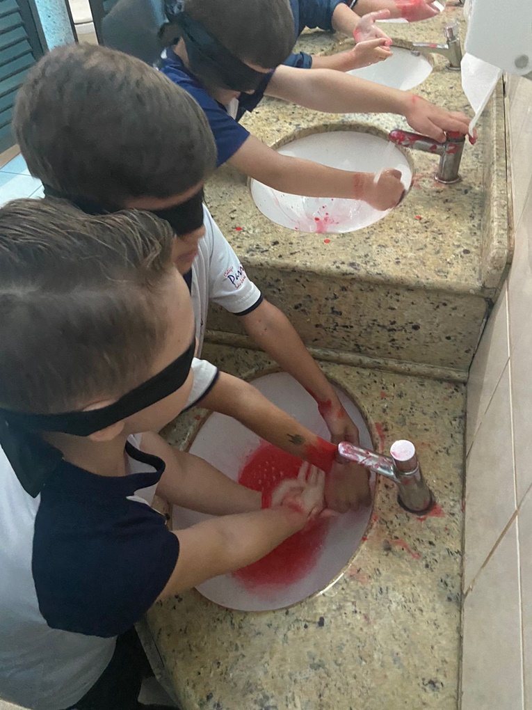 1º Ano A e B - Dinâmica de Olhos Vendados - São José Rede Passionista de Educação 1º Ano A e B - Dinâmica de Olhos Vendados - São José Rede Passionista de Educação