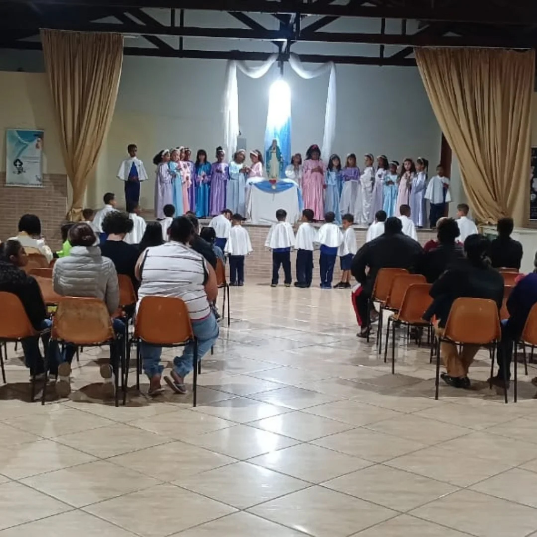 Homenagem a Maria - Santa Luzia Rede Passionista de Educa��o