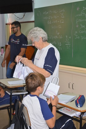 Entrega das lembrancinhas de Páscoa - São José Rede Passionista de Educação Entrega das lembrancinhas de Páscoa - São José Rede Passionista de Educação