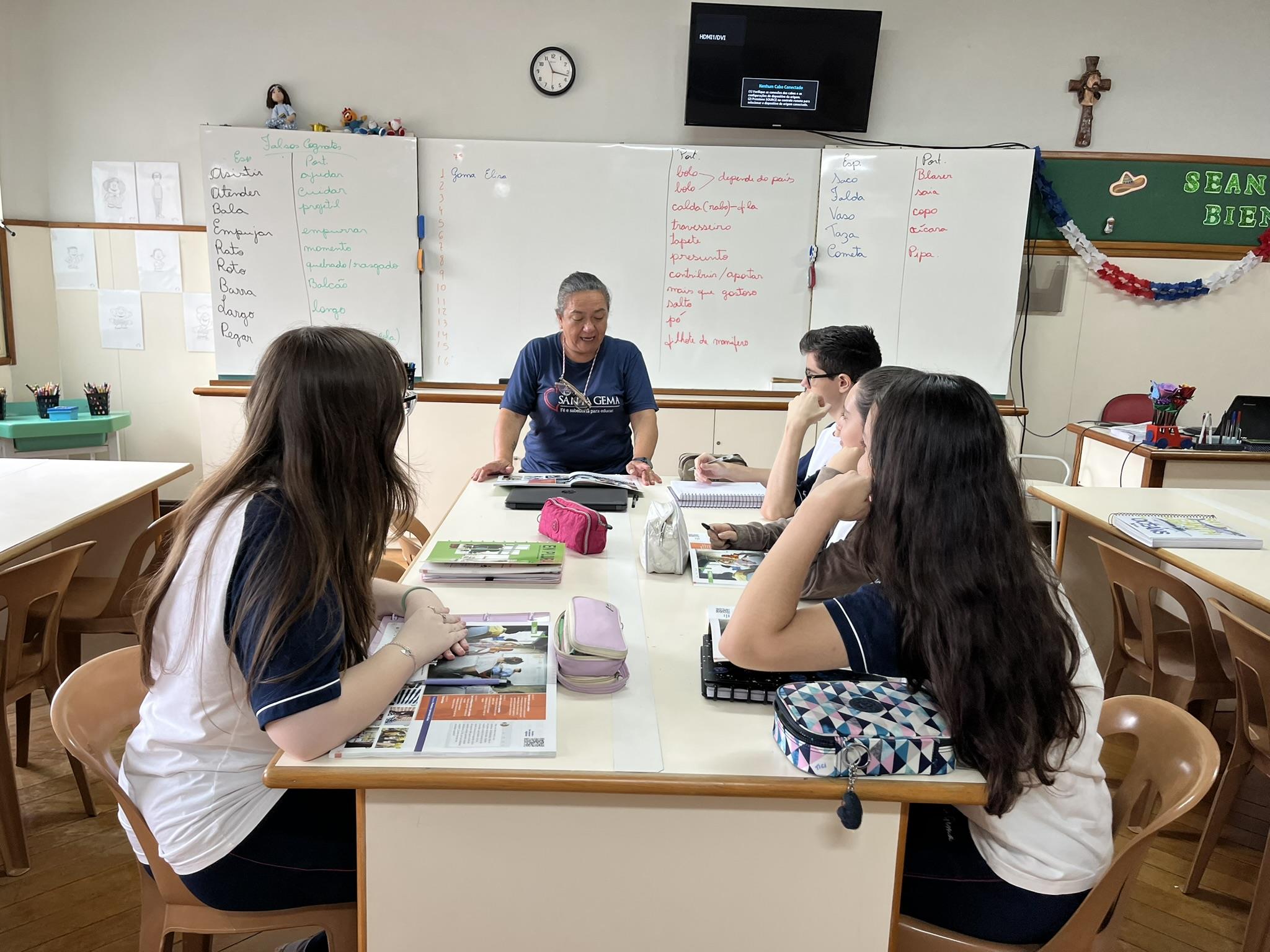 2� S�rie do EM - Aula de Espanhol - Santa Gema Rede Passionista de Educa��o