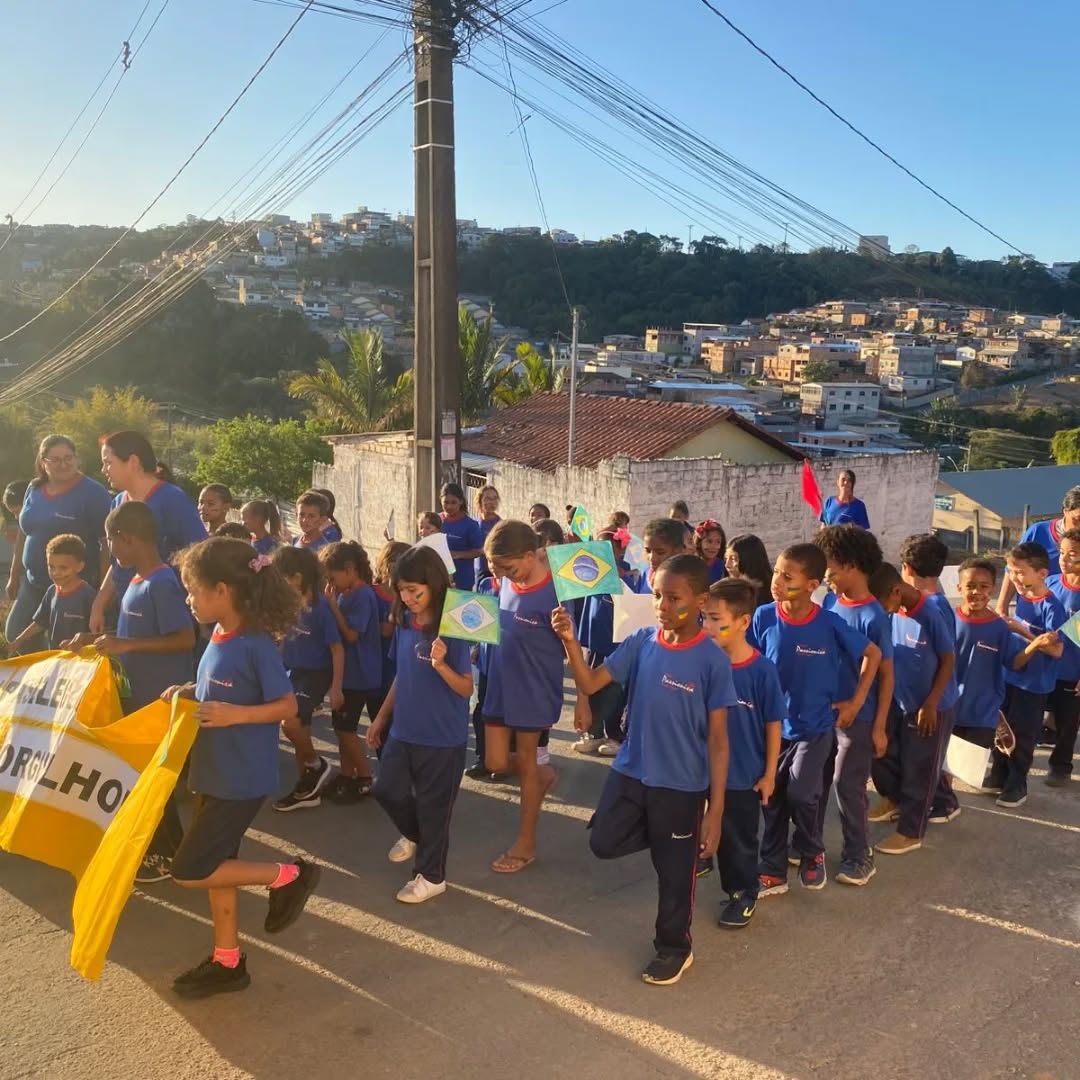 A p�tria vive em cada brasileiro! - Santa Luzia Rede Passionista de Educa��o