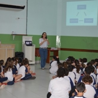 Projeto de Bullying - Palestra com a Psicloga Juliana Maria - So Jos - Rede Passionista de Educao