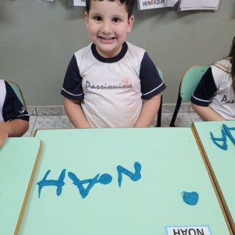 Brincando com as Letras: Formando o Meu Nome com Massinha - João Paulo II - Rede Passionista de Educação Brincando com as Letras: Formando o Meu Nome com Massinha - João Paulo II - Rede Passionista de Educação