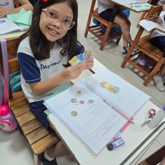 Explorando o Sistema Monetário Brasileiro na Prática - 3º Ano B - João XXIII - Rede Passionista de Educação Explorando o Sistema Monetário Brasileiro na Prática - 3º Ano B - João XXIII - Rede Passionista de Educação